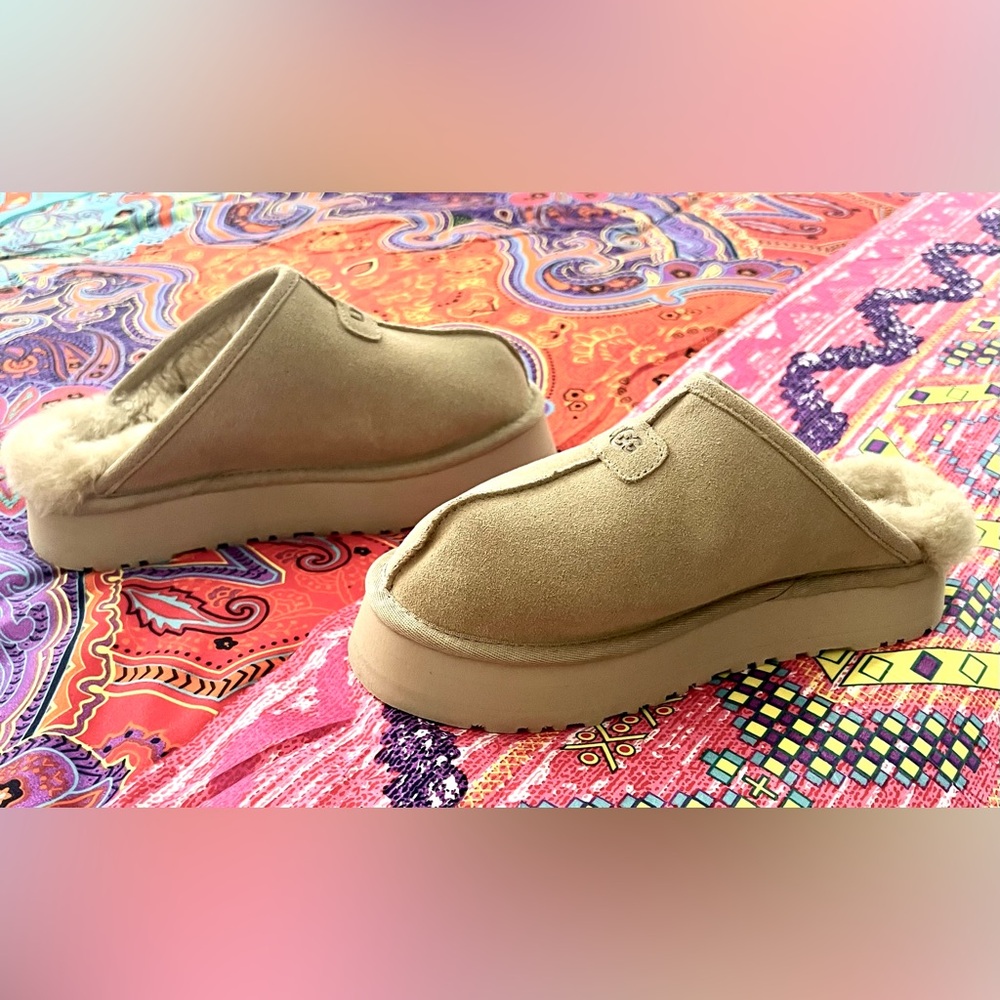 UGG Discoquette Slide Slipper tan size 8 
brand new 
no box
never worn